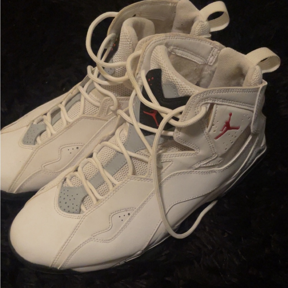 white jordan’s - Picture 1 of 3